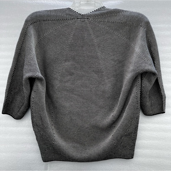 UNIQLO 3D dolman spring sweater - Picture 2 of 7
